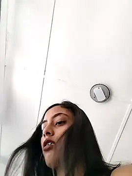 cleopatra-phaedra online show from February 7, 9:05 am