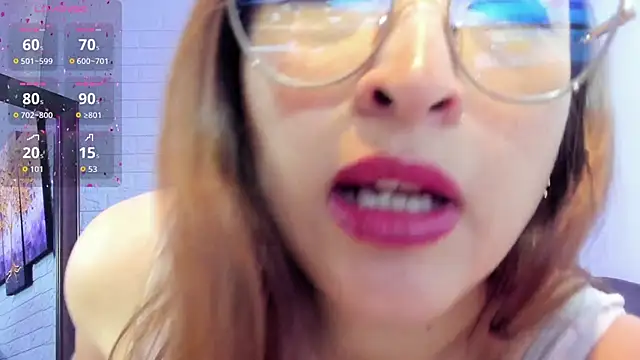 Snapshot of _LaraMom_ chatting on October 22, 7:46 pm LaraMom online show from October 22, 7:46 pm