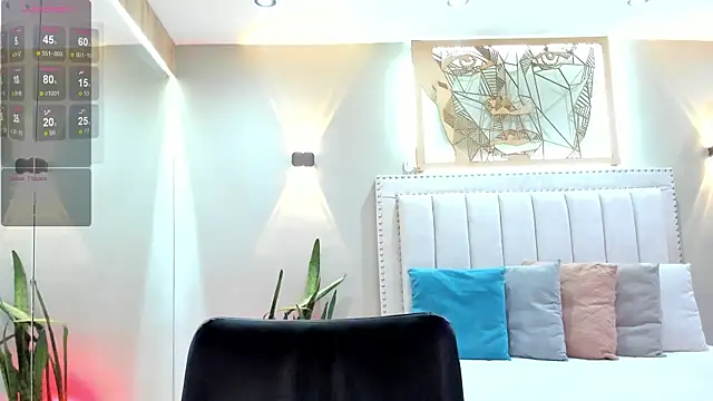 Snapshot of _LaraMom_ chatting on October 25, 7:52 pm LaraMom online show from October 25, 7:52 pm