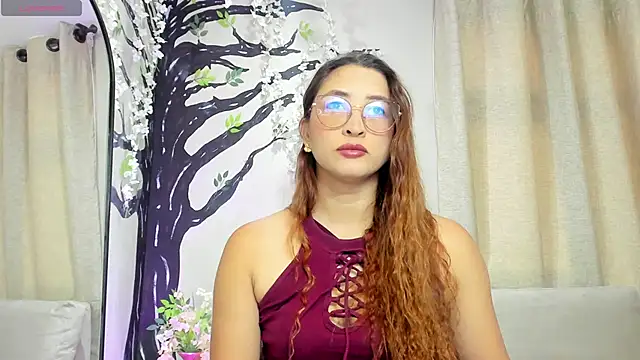 Snapshot of _LaraMom_ chatting on November 16, 12:22 pm LaraMom online show from November 16, 12:22 pm