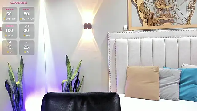 Snapshot of _LaraMom_ chatting on November 23, 5:46 pm LaraMom online show from November 23, 5:46 pm