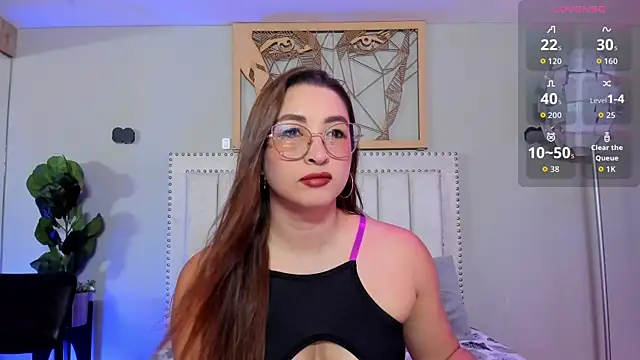 Snapshot of _LaraMom_ chatting on July 12, 6:10 pm LaraMom online show from July 12, 6:10 pm