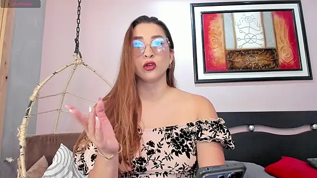 Snapshot of _LaraMom_ chatting on July 25, 12:47 pm LaraMom online show from July 25, 12:47 pm