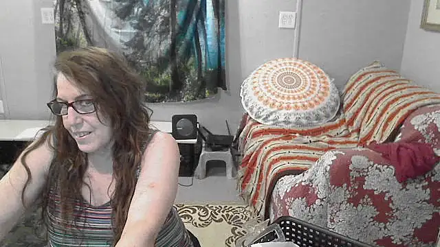 Snapshot of Ireallysquirt chatting on June 3, 3:20 am Ireallysquirt online show from June 3, 3:20 am