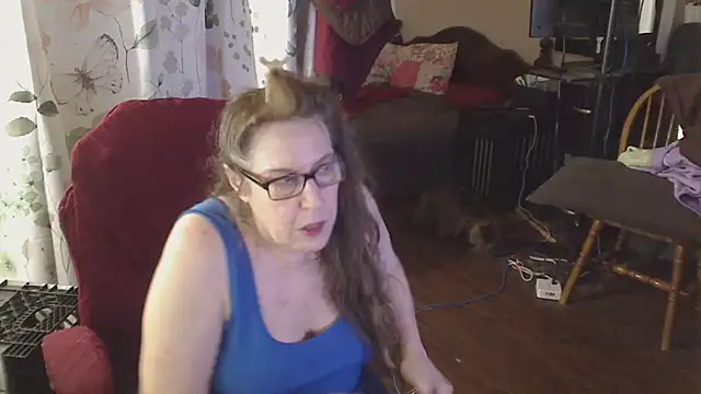 Snapshot of Ireallysquirt chatting on June 11, 4:10 am Ireallysquirt online show from June 11, 4:10 am
