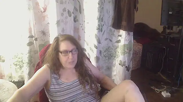Snapshot of Ireallysquirt chatting on June 25, 5:12 am Ireallysquirt online show from June 25, 5:12 am