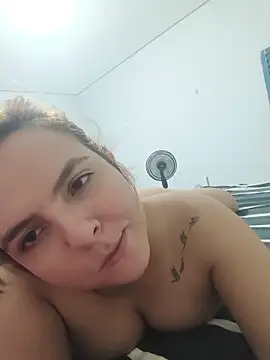 Snapshot of Bruninha_Hot10 chatting on May 20, 3:34 am Bruninha Hot10 online show from May 20, 3:34 am