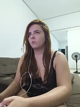 Snapshot of Bruninha_Hot10 chatting on June 7, 6:39 am Bruninha Hot10 online show from June 7, 6:39 am