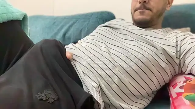 Snapshot of Mooka69 chatting on February 16, 2:18 am Mooka69 online show from February 16, 2:18 am