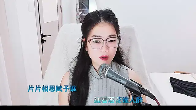 Snapshot of Floor_oo chatting on July 2, 7:14 am Floor oo online show from July 2, 7:14 am