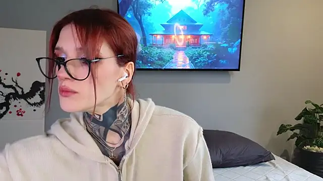 Snapshot of SophieInkk chatting on November 8, 8:03 am SophieInkk online show from November 8, 8:03 am