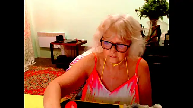 Snapshot of Natali7634 chatting on May 12, 8:00 am Natali7634 online show from May 12, 8:00 am