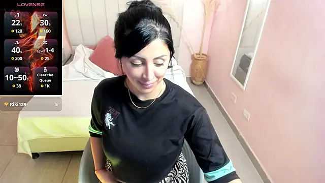 Snapshot of tiffani__love chatting on January 4, 6:51 pm tiffani  love online show from January 4, 6:51 pm