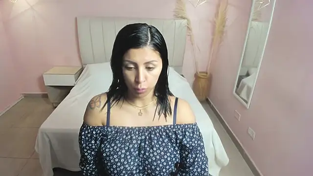 Snapshot of tiffani__love chatting on January 29, 1:07 pm tiffani  love online show from January 29, 1:07 pm