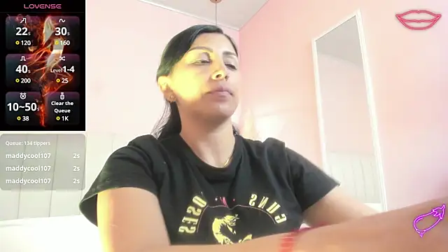 Snapshot of tiffani__love chatting on January 30, 12:48 pm tiffani  love online show from January 30, 12:48 pm