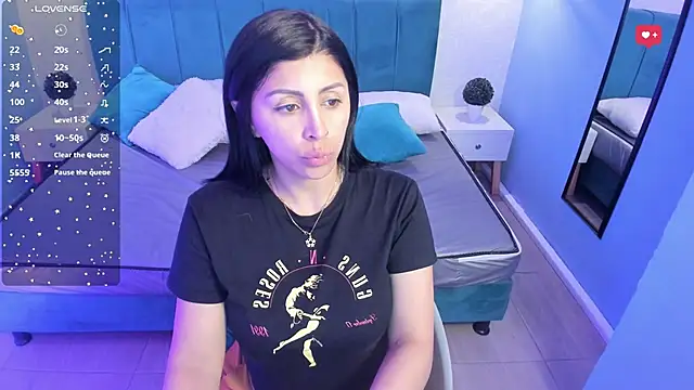 Snapshot of tiffani__love chatting on February 14, 12:03 pm tiffani  love online show from February 14, 12:03 pm