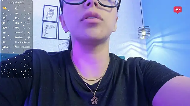 Snapshot of tiffani__love chatting on February 14, 3:05 pm tiffani  love online show from February 14, 3:05 pm