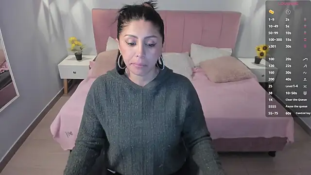 Snapshot of tiffani__love chatting on March 13, 12:35 pm tiffani  love online show from March 13, 12:35 pm