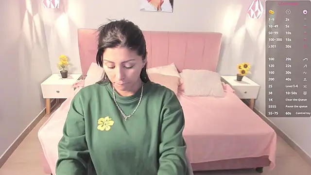 Snapshot of tiffani__love chatting on March 17, 1:39 pm tiffani  love online show from March 17, 1:39 pm