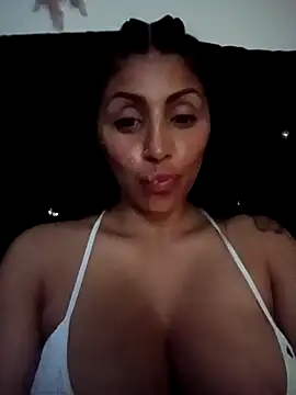 Snapshot of tiffani__love chatting on September 15, 2:22 am tiffani  love online show from September 15, 2:22 am
