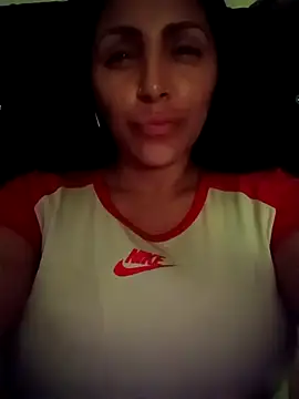 Snapshot of tiffani__love chatting on September 18, 2:13 am tiffani  love online show from September 18, 2:13 am