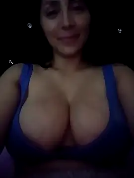 Snapshot of tiffani__love chatting on October 8, 1:25 am tiffani  love online show from October 8, 1:25 am
