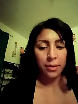 Snapshot of tiffani__love chatting on October 17, 1:31 am tiffani  love online show from October 17, 1:31 am