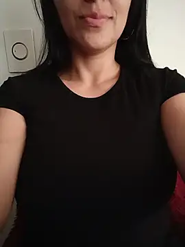 tiffani  love online show from June 7, 5:49 pm
