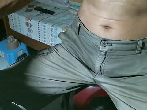 Snapshot of triangle0623 chatting on October 1, 10:21 am triangle0623 online show from October 1, 10:21 am