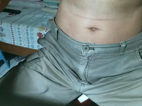 Snapshot of triangle0623 chatting on October 10, 10:03 am triangle0623 online show from October 10, 10:03 am