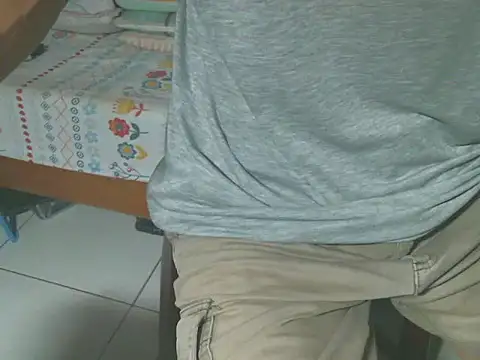 Snapshot of triangle0623 chatting on October 27, 9:24 am triangle0623 online show from October 27, 9:24 am