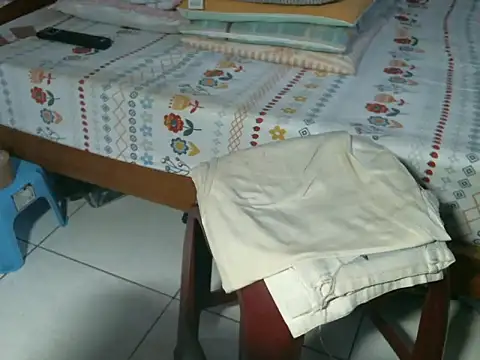 Snapshot of triangle0623 chatting on October 29, 9:11 am triangle0623 online show from October 29, 9:11 am