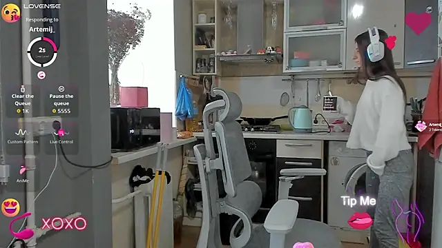 Snapshot of _Nika_Kik chatting on October 8, 7:50 am Nika Kik online show from October 8, 7:50 am