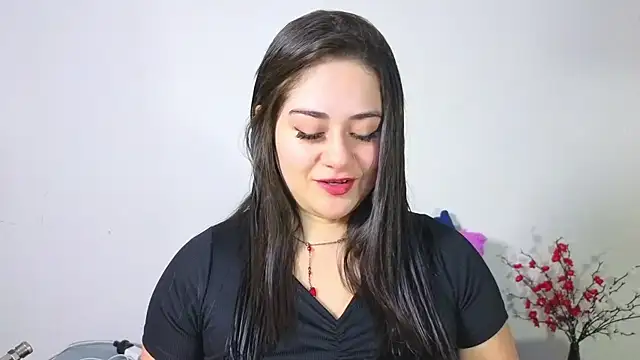 Snapshot of nahomi_sweett chatting on May 22, 10:43 am nahomi sweett online show from May 22, 10:43 am