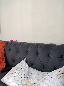 Snapshot of Nicole_Liam_ chatting on December 15, 4:39 am Nicole Liam online show from December 15, 4:39 am