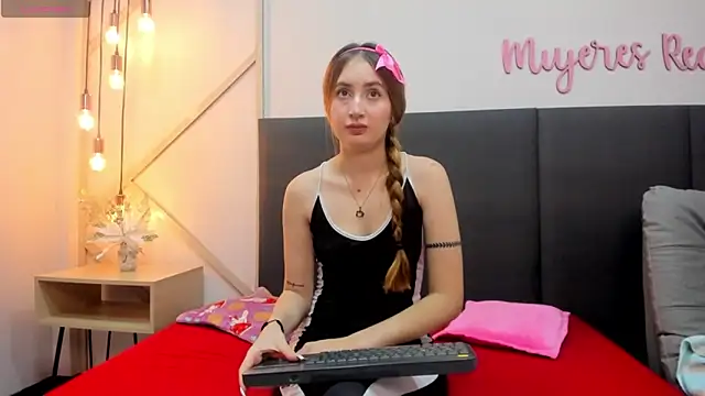 Snapshot of AlissonMartin chatting on February 4, 11:49 am AlissonMartin online show from February 4, 11:49 am