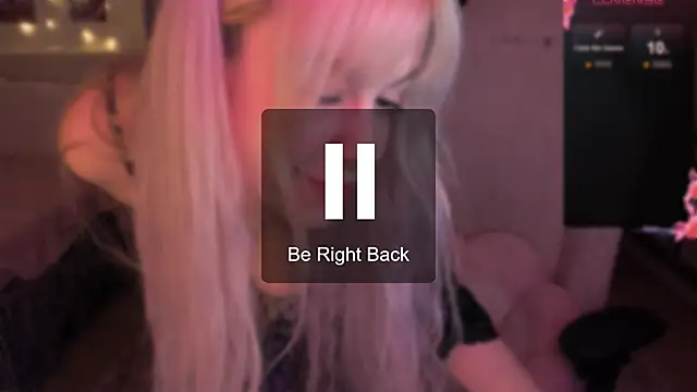 yourcutemouse online show from February 8, 3:59 pm