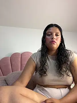 Snapshot of tati__22 chatting on November 5, 5:02 pm tati 22 online show from November 5, 5:02 pm