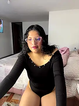 Snapshot of tati__22 chatting on November 7, 5:02 pm tati 22 online show from November 7, 5:02 pm