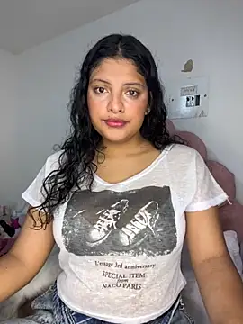 Snapshot of tati__22 chatting on November 24, 4:40 pm tati 22 online show from November 24, 4:40 pm