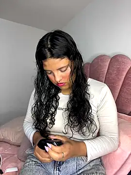 Snapshot of tati__22 chatting on November 27, 4:53 pm tati 22 online show from November 27, 4:53 pm