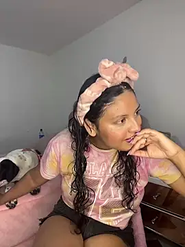 Snapshot of tati__22 chatting on November 28, 5:15 pm tati 22 online show from November 28, 5:15 pm