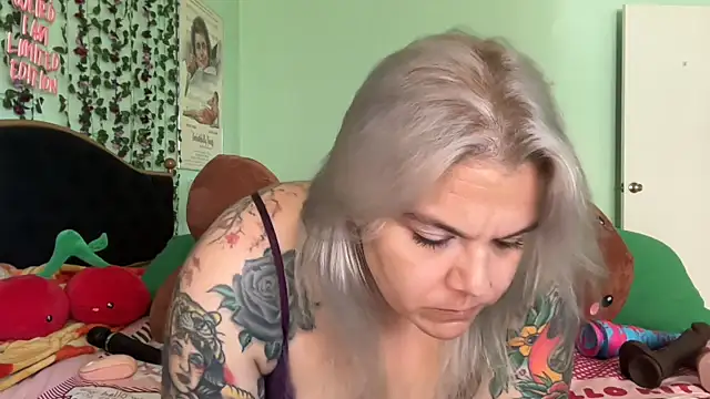 CherryBombBomb online show from June 9, 10:21 pm