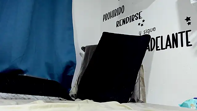 Aronxxs online show from November 3, 9:32 am