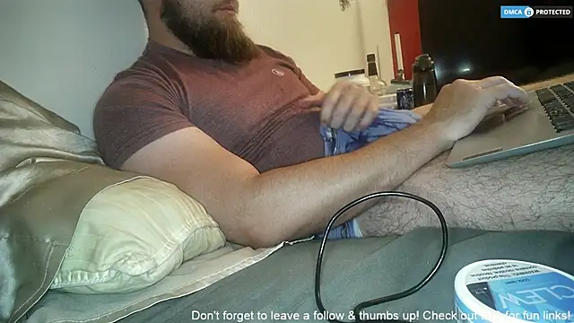 Snapshot of dikdowndaddy chatting on July 6, 8:44 am dikdowndaddy online show from July 6, 8:44 am