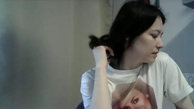 Snapshot of SunElizabeth chatting on February 7, 7:50 am SunElizabeth online show from February 7, 7:50 am