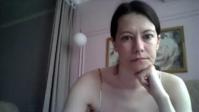 Snapshot of SunElizabeth chatting on March 18, 3:42 am SunElizabeth online show from March 18, 3:42 am