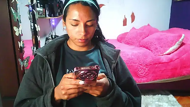 Snapshot of arlette_sweet01 chatting on March 25, 3:23 am arlette sweet01 online show from March 25, 3:23 am