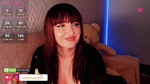 Snapshot of emilymoore__ chatting on December 11, 12:44 am emilymoore online show from December 11, 12:44 am