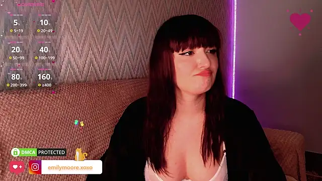 Snapshot of emilymoore__ chatting on December 12, 12:59 am emilymoore online show from December 12, 12:59 am